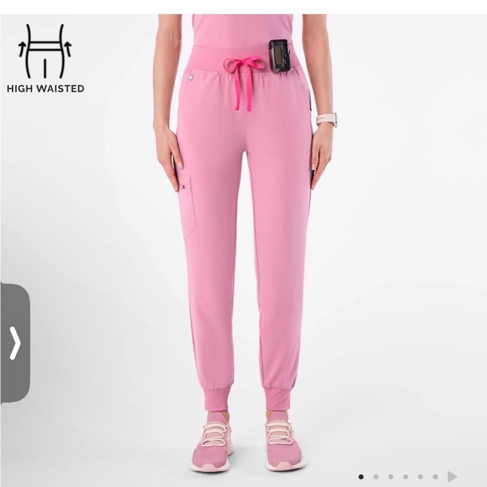 Figs Zamora high waisted PETITE XS scrub jogger pants. Chalk pink.